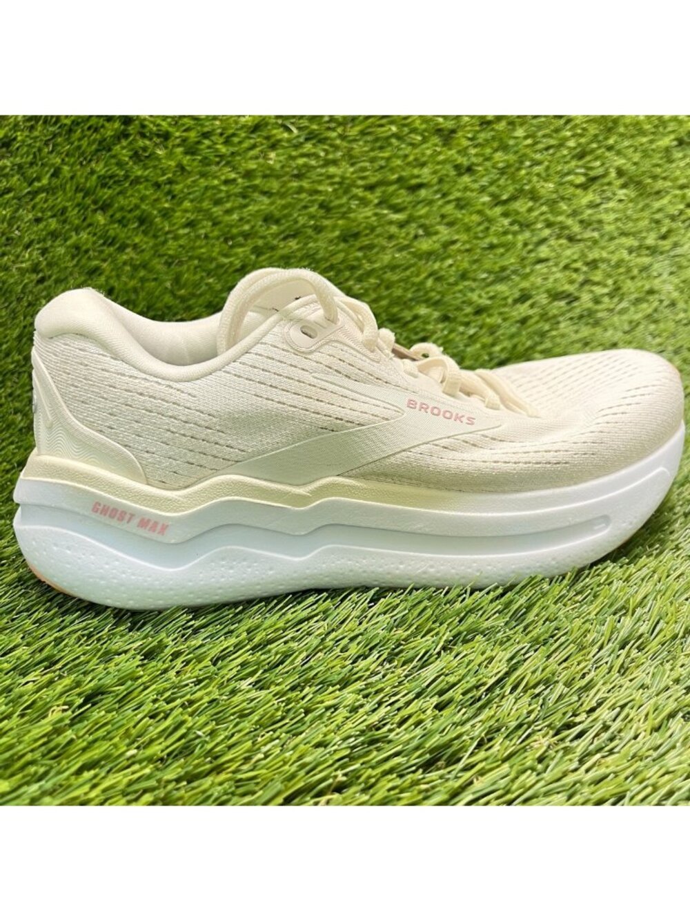 Brooks Ghost Max 2 Womens Size 6.5 Beige White Athletic Running Shoes Sneakers